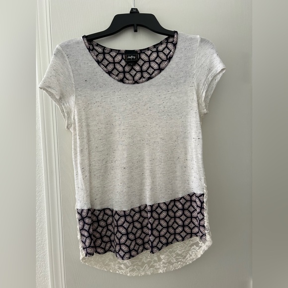 Daytrip Cute Short Sleeve Laced Back Top Shirt. Size Medium - Picture 1 of 14